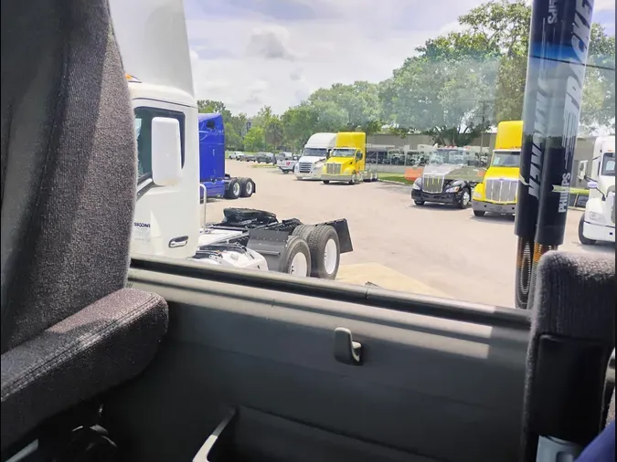 2023 Peterbilt 567
