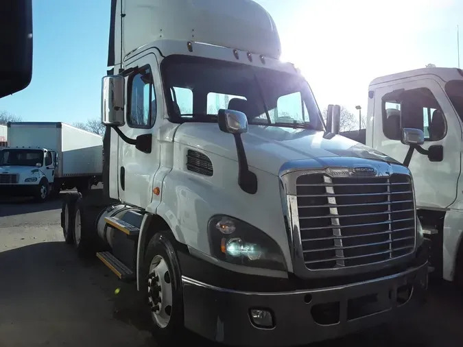 2017 FREIGHTLINER/MERCEDES CASCADIA 113