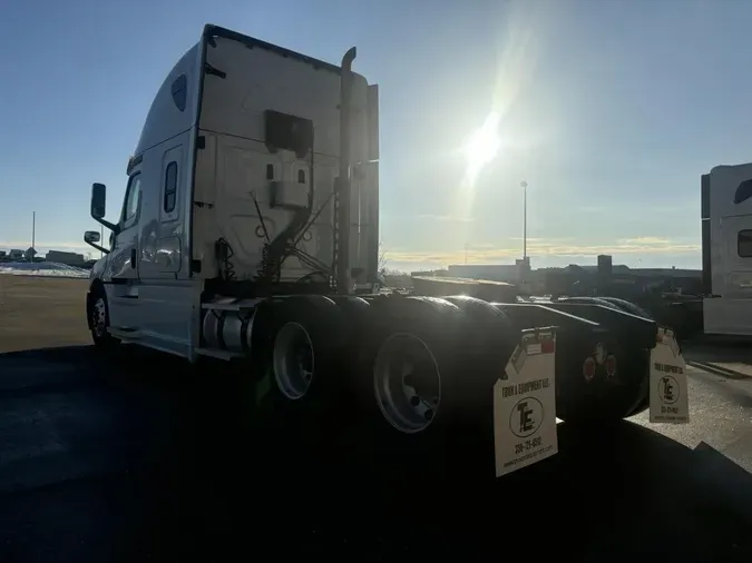 2020 Freightliner New Cascadia 126