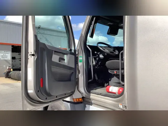2022 Freightliner Cascadia 126