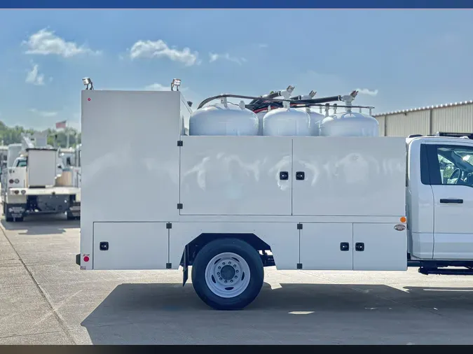 2023 FORD F-600 XL