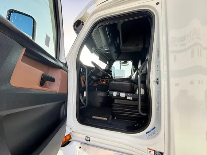 2023 Freightliner Cascadia 126