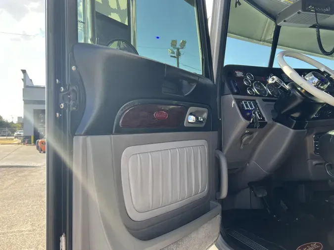 2020 Peterbilt 389