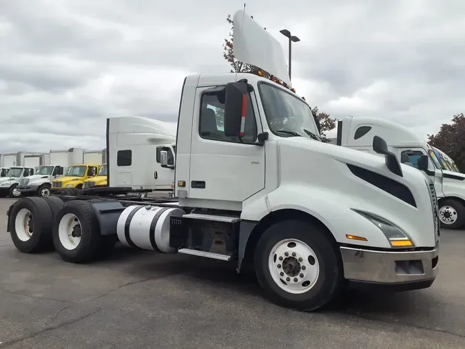 2019 VOLVO VNL64T-300