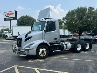 2019 VOLVO VNR64T 300