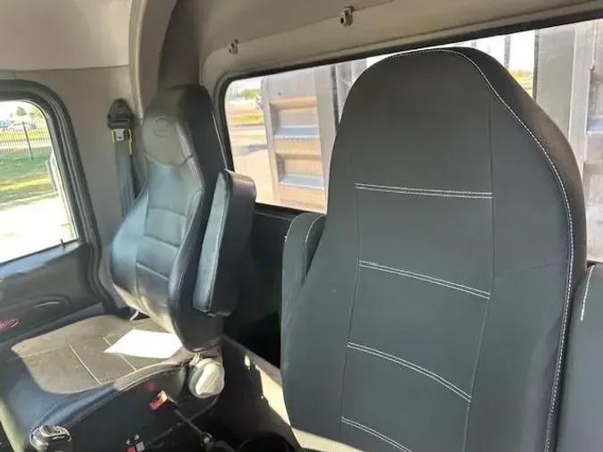 2021 Peterbilt 389
