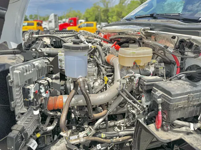 2023 CHEVROLET SILVERADO 6500HD