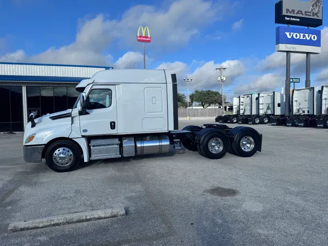 2021 FREIGHTLINER CASCADIA 126