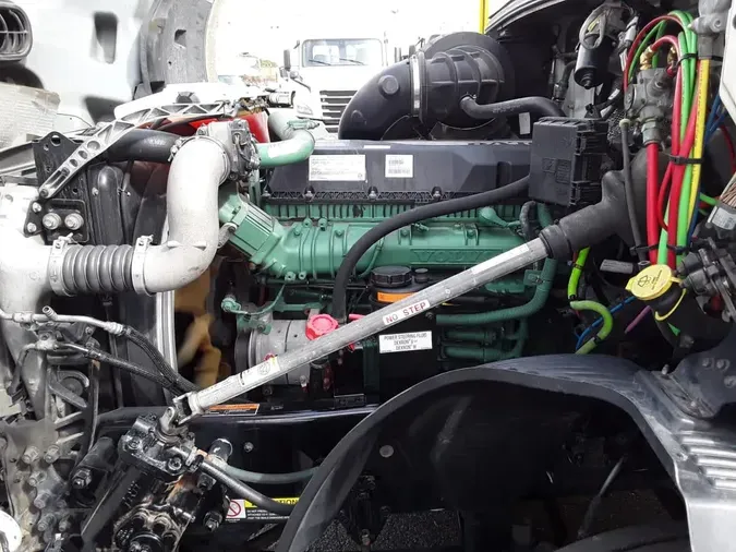 2019 VOLVO VNL64T-760
