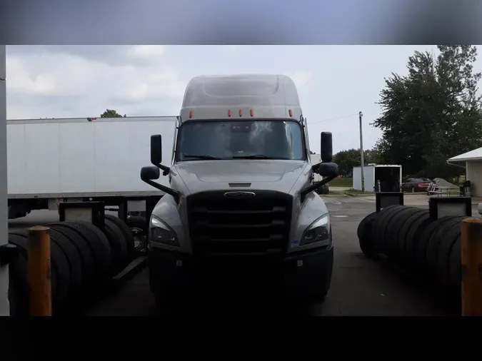 2023 Freightliner Cascadia 12628e76f0a8fd8edc79c8fda3670371240
