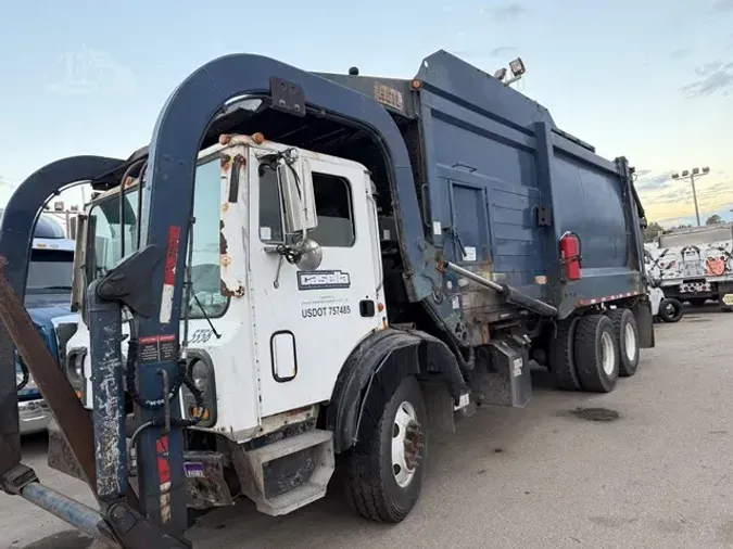 2011 MACK MRU61328eed969fda7eb561146737c12eea58f