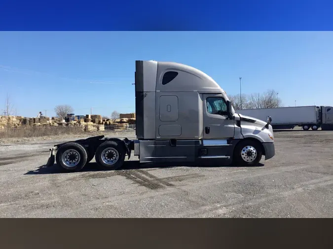 2022 Freightliner Cascadia 126