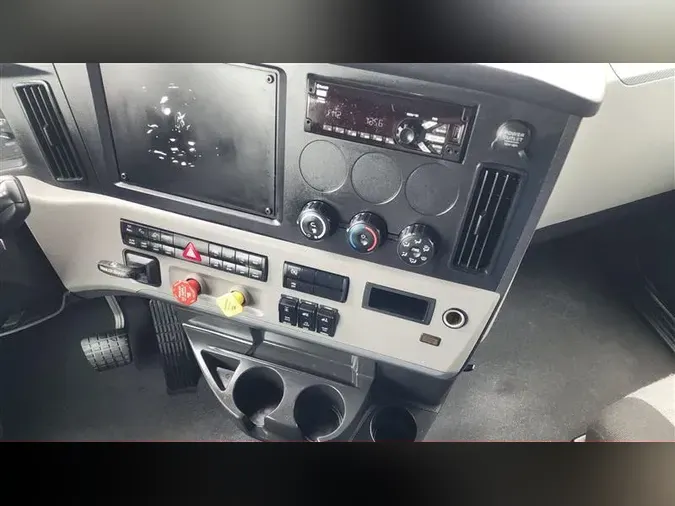 2021 FREIGHTLINER CA126