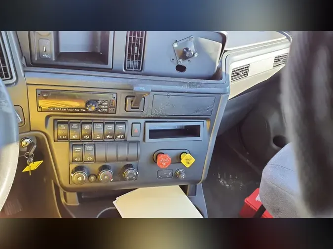 2020 NAVISTAR INTERNATIONAL LT625 DAYCAB T/A