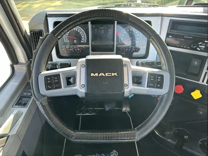 2019 MACK PI64T