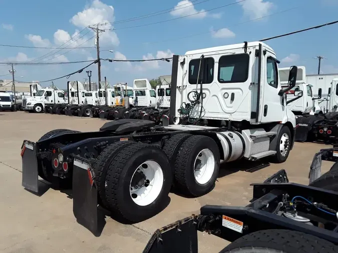 2019 FREIGHTLINER NEW CASCADIA 116