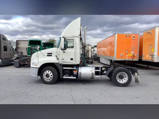 2017 Mack CXU (PINNACLE)28fa2d5f4a6bbc9ea89061fb56644f11