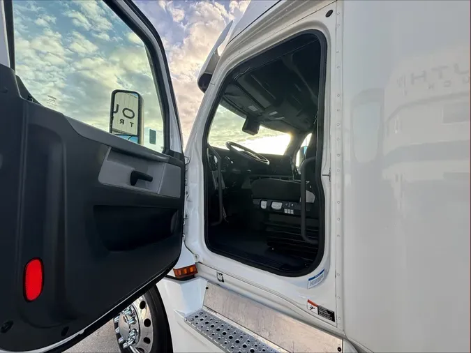 2021 Freightliner Cascadia 12628fbd9efd105d53a345124691f6829cf