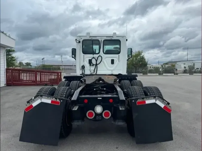 2017 FREIGHTLINER/MERCEDES CASCADIA 113