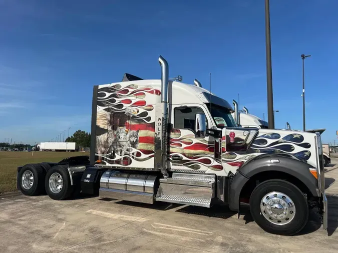 2023 Kenworth W990