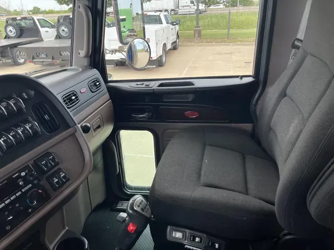 2024 Peterbilt 389