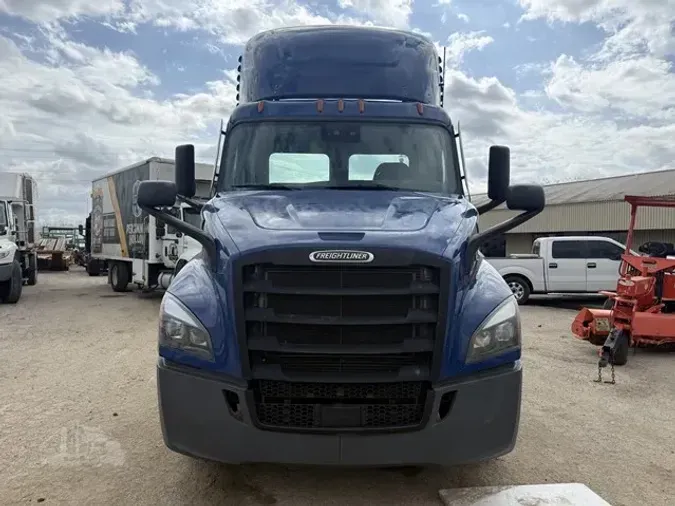 2021 FREIGHTLINER CASCADIA 116