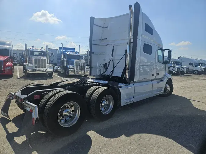 2020 VOLVO VNL64T760