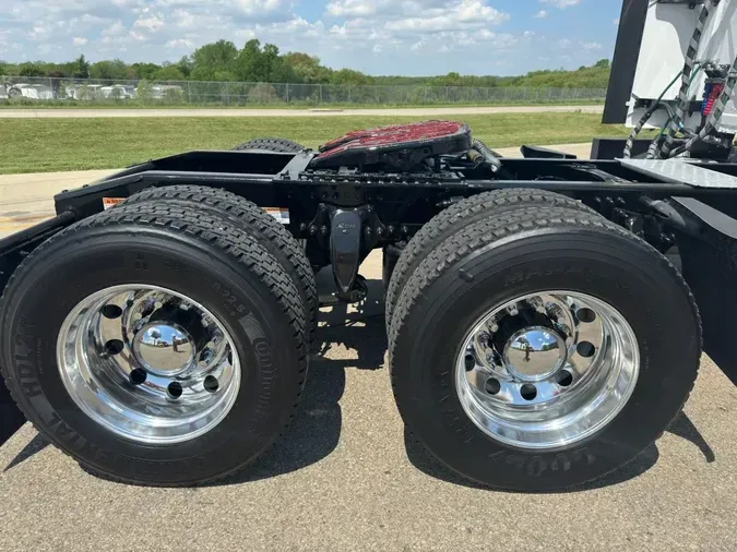 2022 FREIGHTLINER Cascadia 126