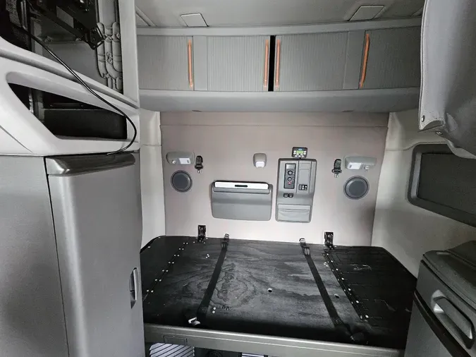 2021 VOLVO VNL64T74029037567569727636f6ae501baf5cab7