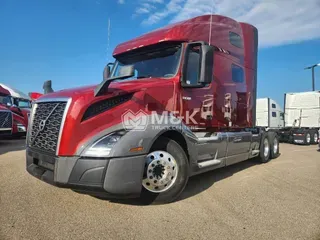 2023 VOLVO VNL64T760