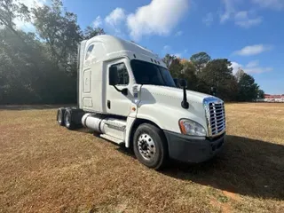 2020 FREIGHTLINER X12564ST