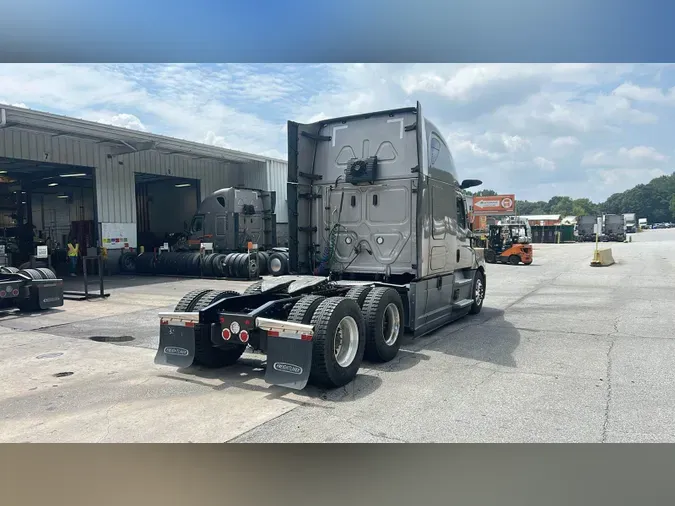 2022 Freightliner Cascadia 126
