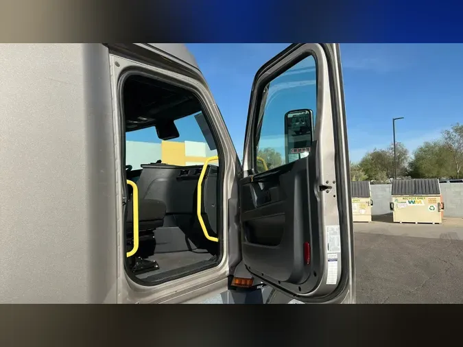 2024 Freightliner Cascadia 126