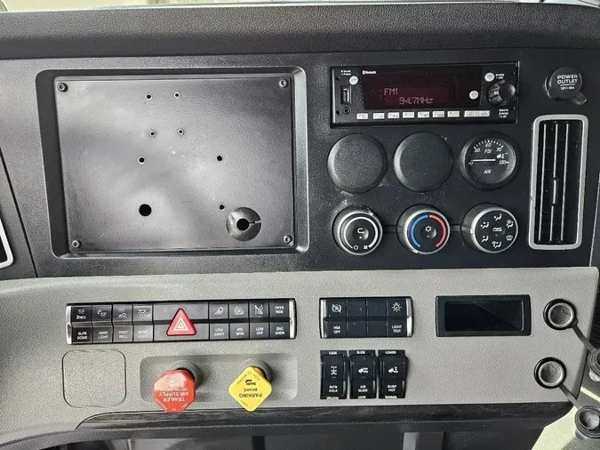 2023 FREIGHTLINER Cascadia 126