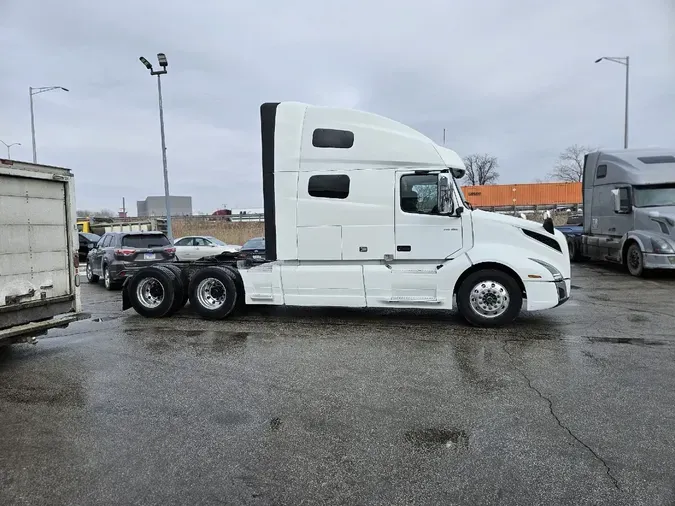 2020 VOLVO VNL64T760