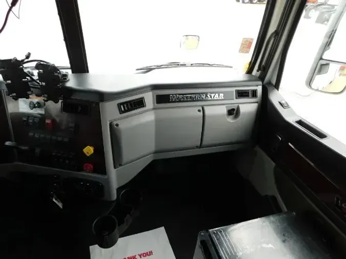 2019 Western Star 5700 XE Set Back Axle w/Sleepe