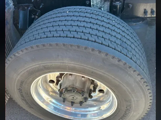 2021 VOLVO VNL64T860