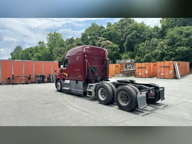 2020 Freightliner Cascadia 126