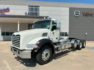 2020 MACK GR64BT