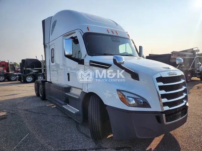 2020 FREIGHTLINER Cascadia 126