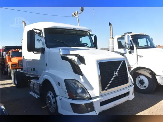 2010 VOLVO VNL64T6302924f9e4585468e36f32ad206adc9175