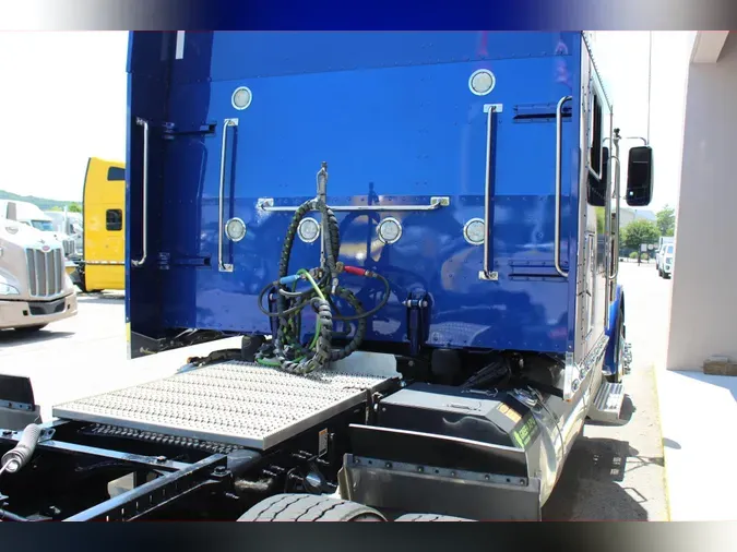 2023 Peterbilt 389