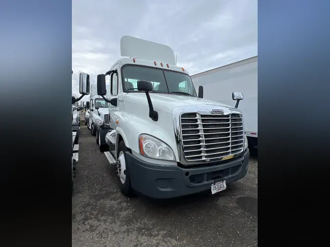 2015 FREIGHTLINER/MERCEDES CASCADIA 125