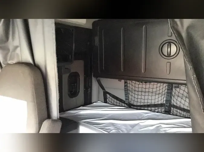 2021 Freightliner Cascadia 126