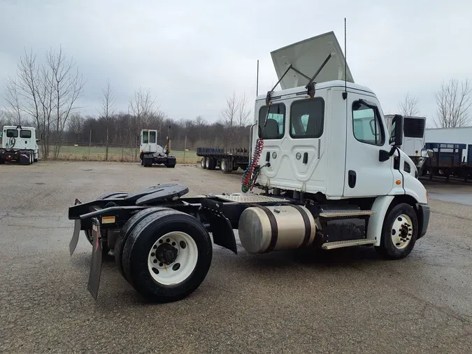 2018 FREIGHTLINER/MERCEDES CASCADIA 113