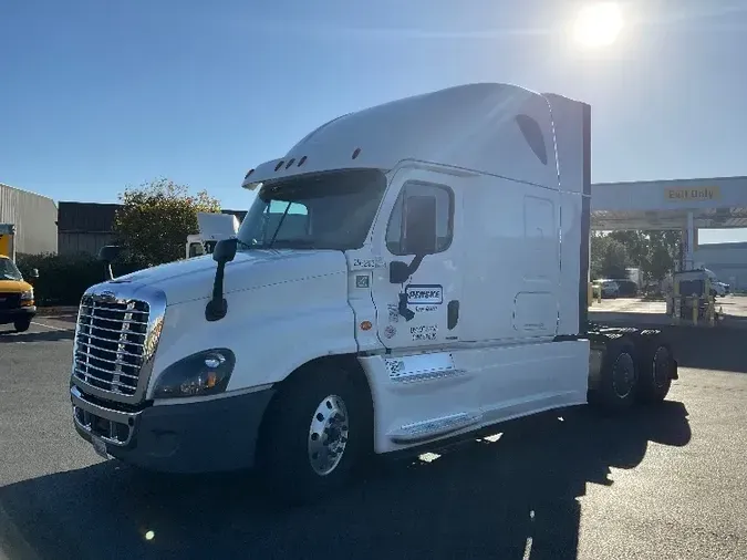 2019 Freightliner X12564ST