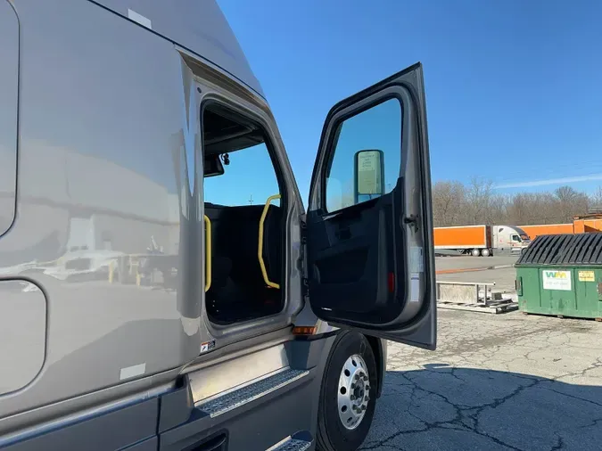 2023 Freightliner Cascadia