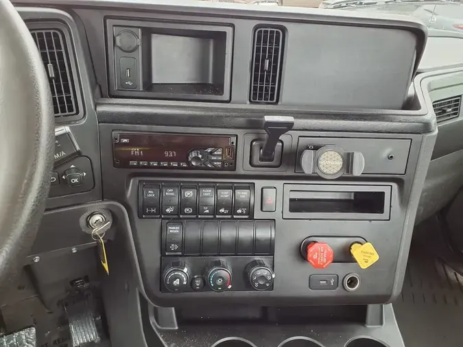 2018 NAVISTAR INTERNATIONAL LT625 DAYCAB T/A