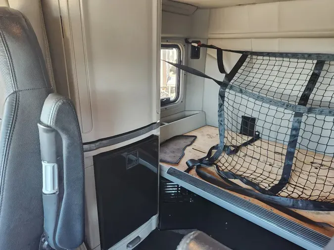 2023 PETERBILT 579