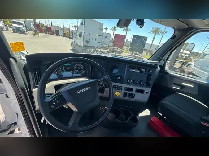 2019 FREIGHTLINER CA126